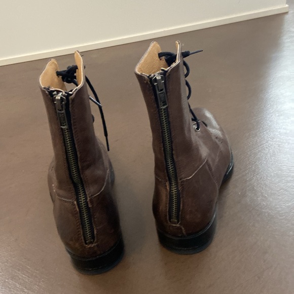 FRYE lace up boot with easy on and off zippers in the back. Hardly worn. - Picture 5 of 9